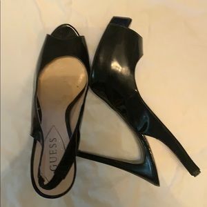 Guess peeptoe pump
